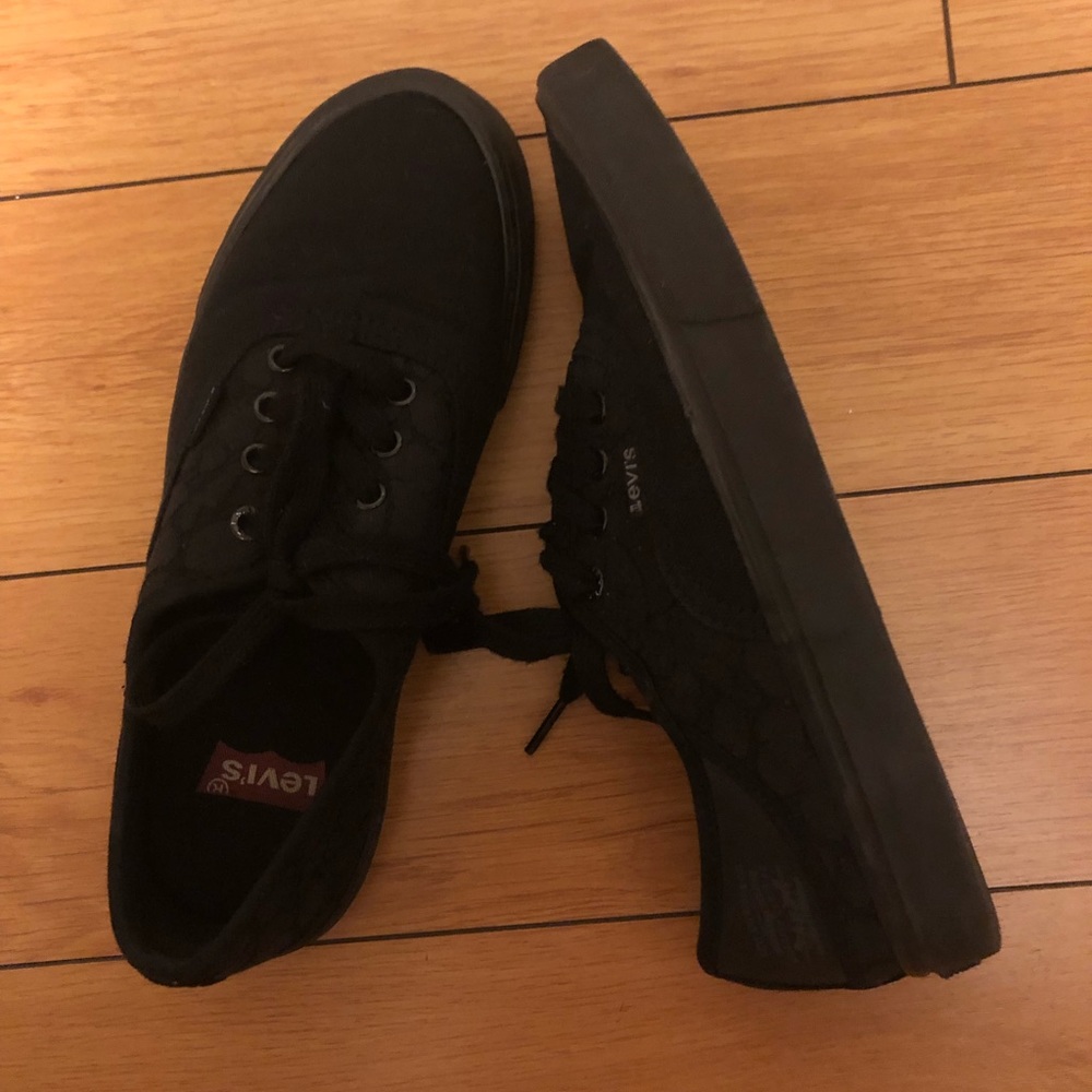 Levi’s black flats women’s sz 8
